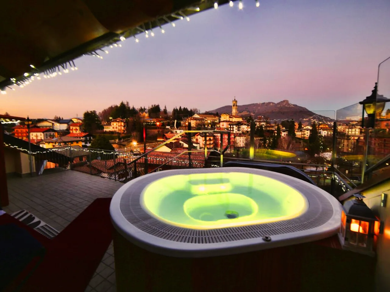 Sky Spa am Abend im T’AMI Hotel in Selvino