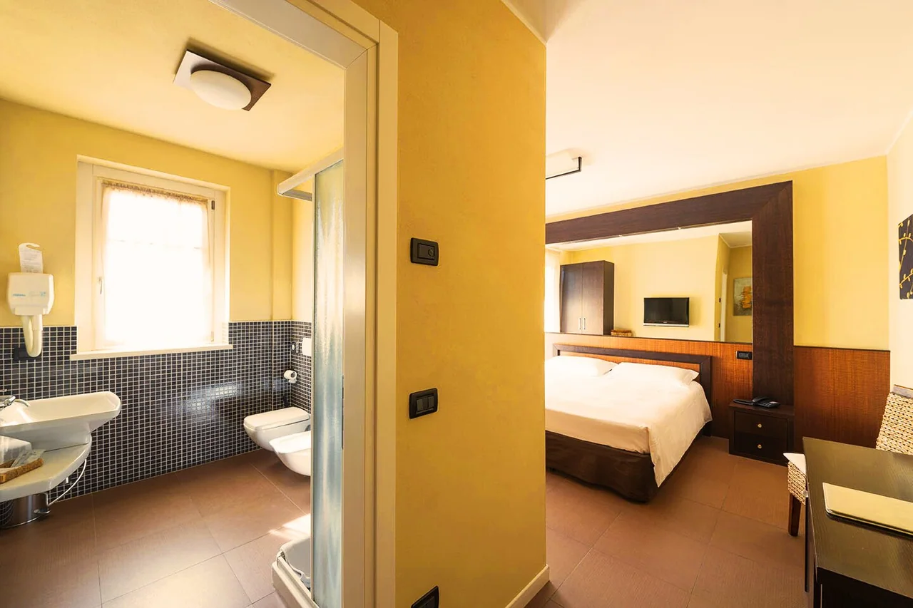 A T’Ami room and its bathroom