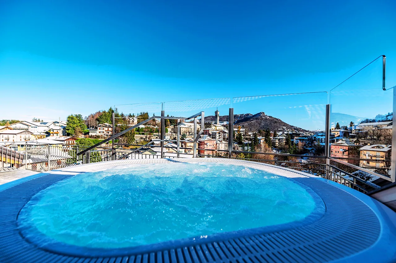 The panoramic Sky Spa pool by day